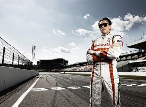 Selbstsicheres Portrait von Adrian Sutil deutscher Formel 1 Fahrer